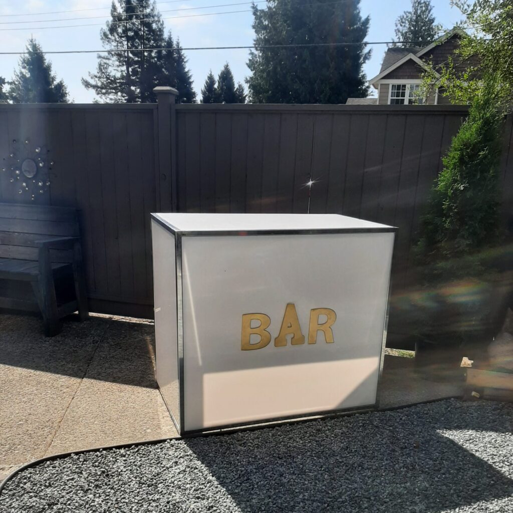 Welcome to Vintage Tent Rentals Ltd., a tent rentals company based in Surrey, Vancouver, British Columbia BC) your premier destination for transforming ordinary events into extraordinary experiences. At Vintage Tent Rentals, we pride ourselves on offering a comprehensive range of event essentials that elevate your celebrations to new heights.